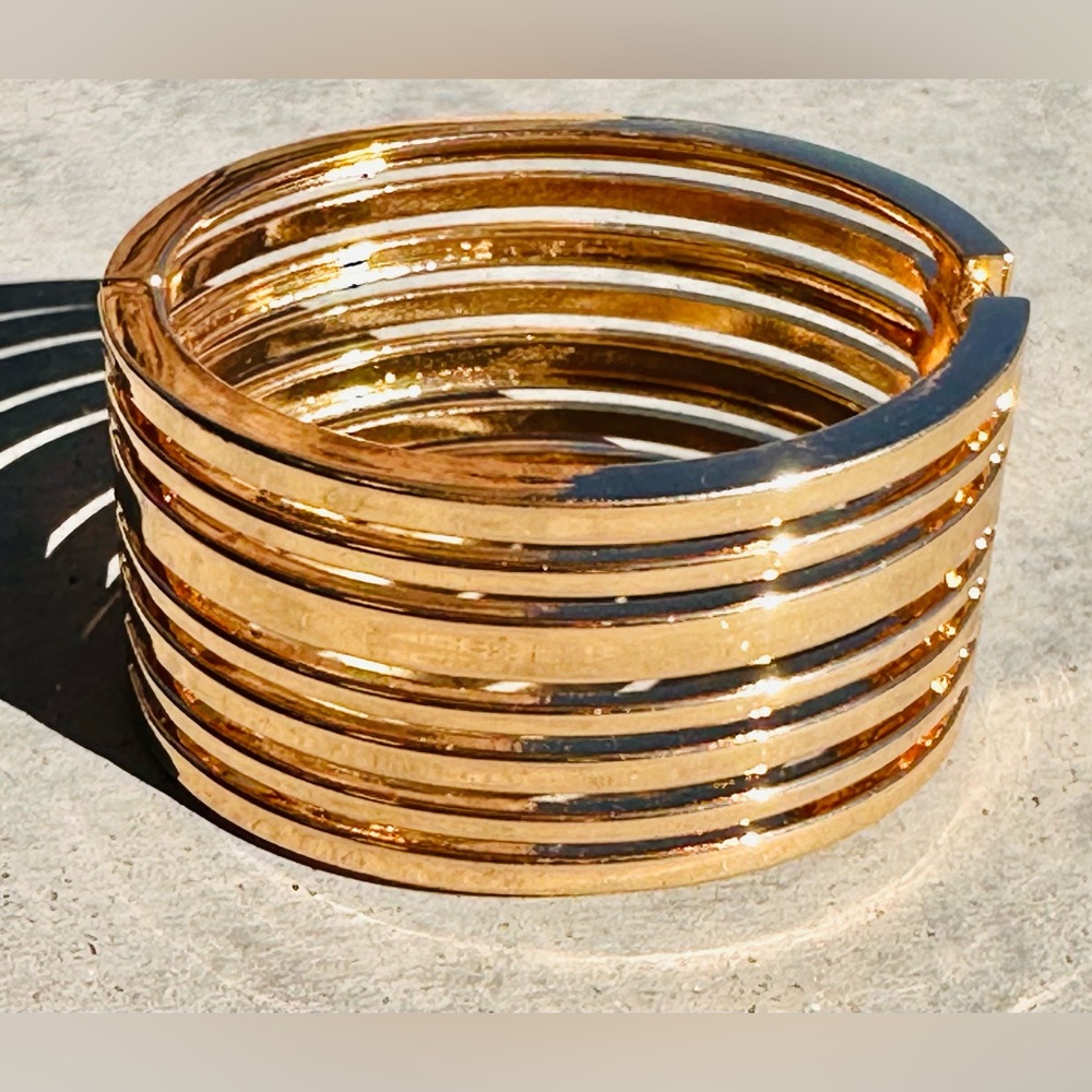 Express Gold Cuff Bracelet - Picture 5 of 8